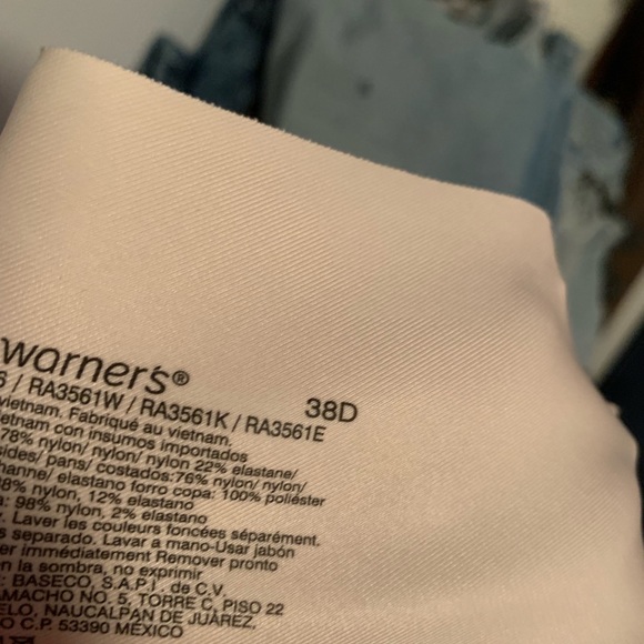 4 Warner’s  bras - Picture 2 of 8